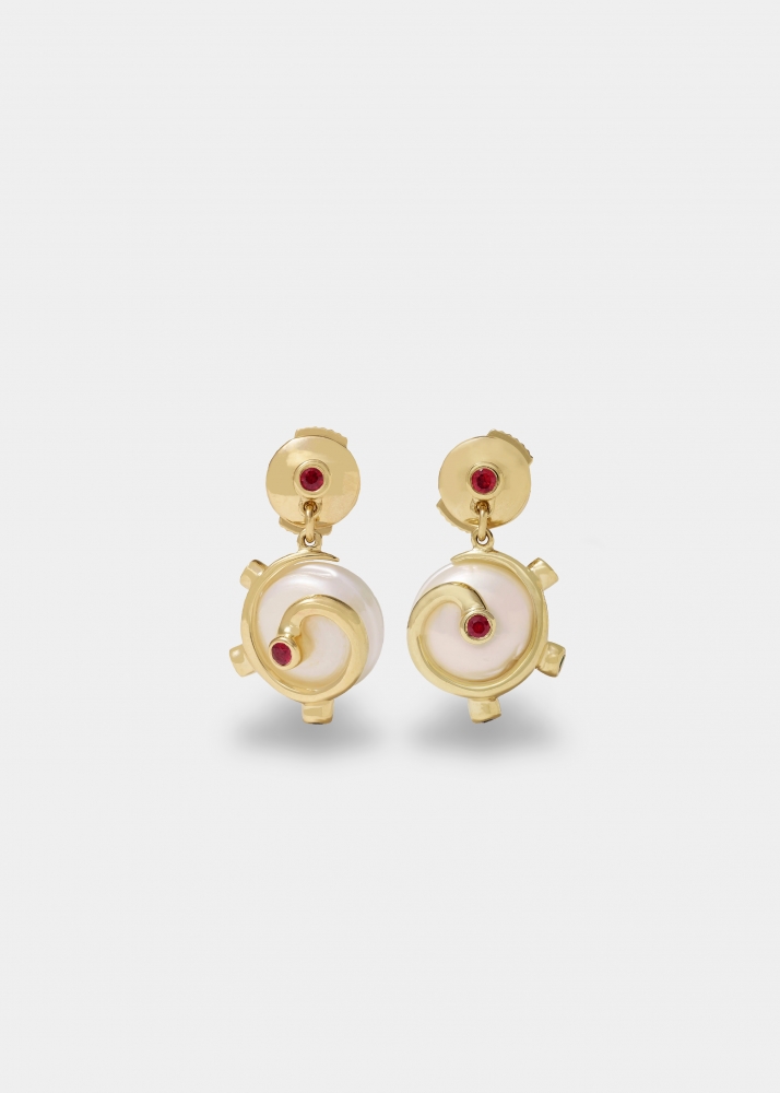 PAIRE DE BOUCLES D'OREILLE ESCARGOT DE MER PERLE OR JAUNE