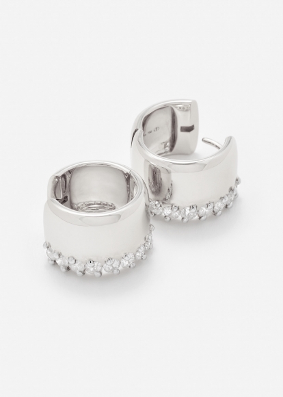 PAIRE DE BOUCLES D’OREILLE GRIGNOTÉES OR BLANC