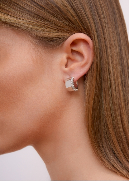 PAIRE DE BOUCLES D’OREILLE GRIGNOTÉES OR BLANC