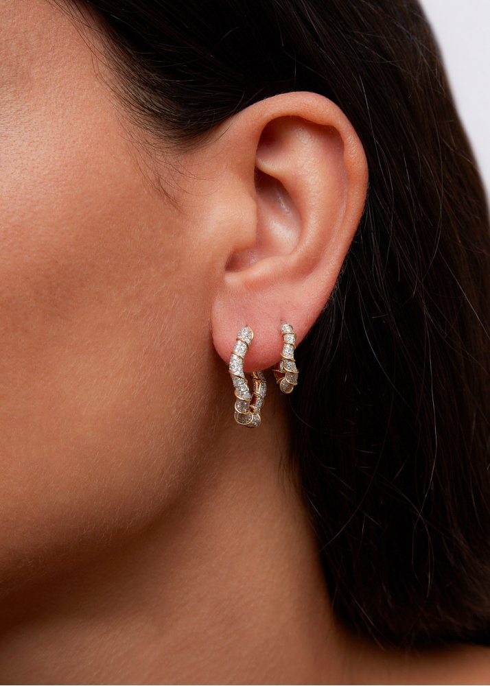 PAIRE DE MINI CRÉOLES TWISTÉES FULL DIAMANTS 2 ORS