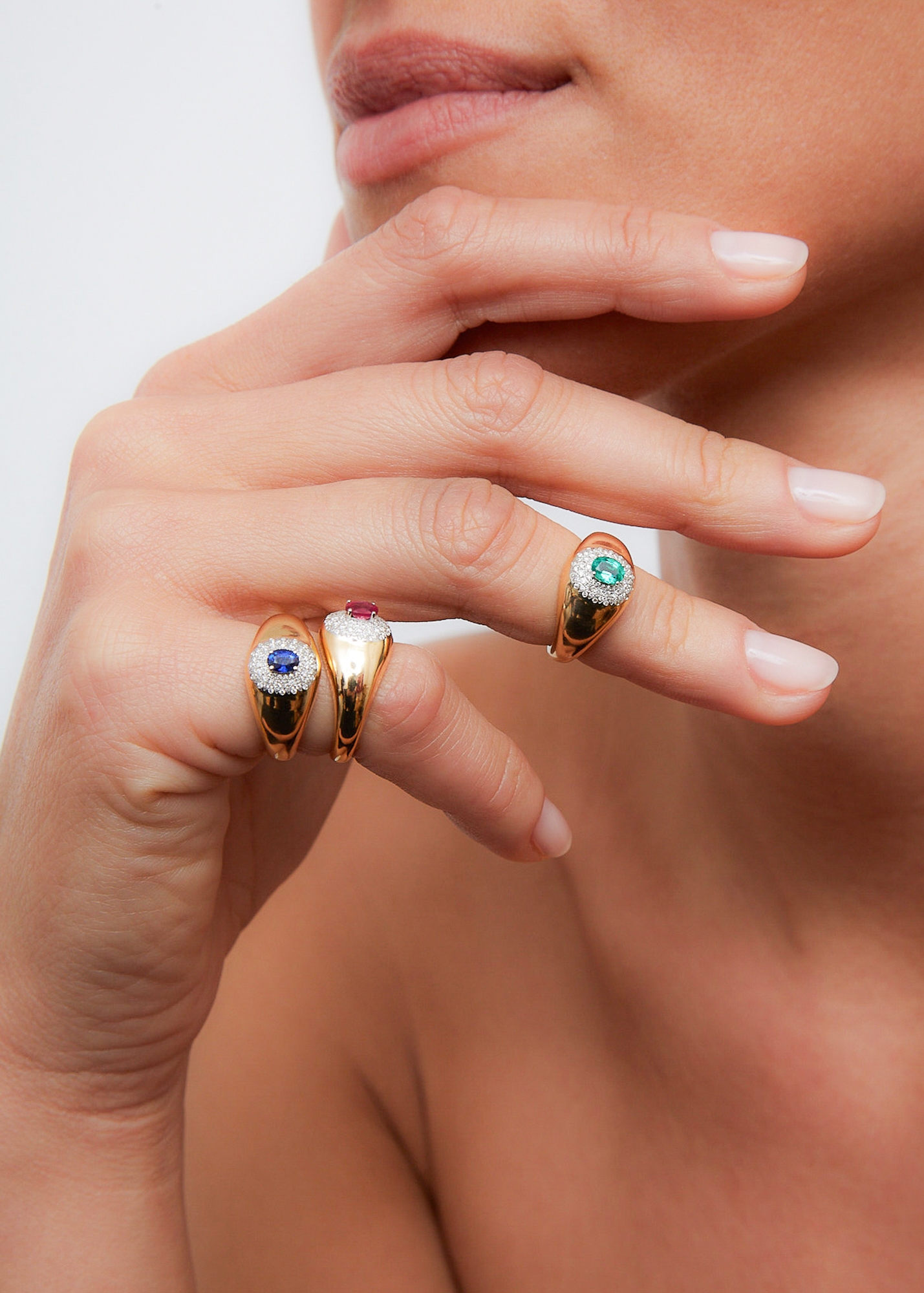 Mini Signet Ring Pompadour Rubies, diamonds and yellow gold Yvonne Léon - Main Image