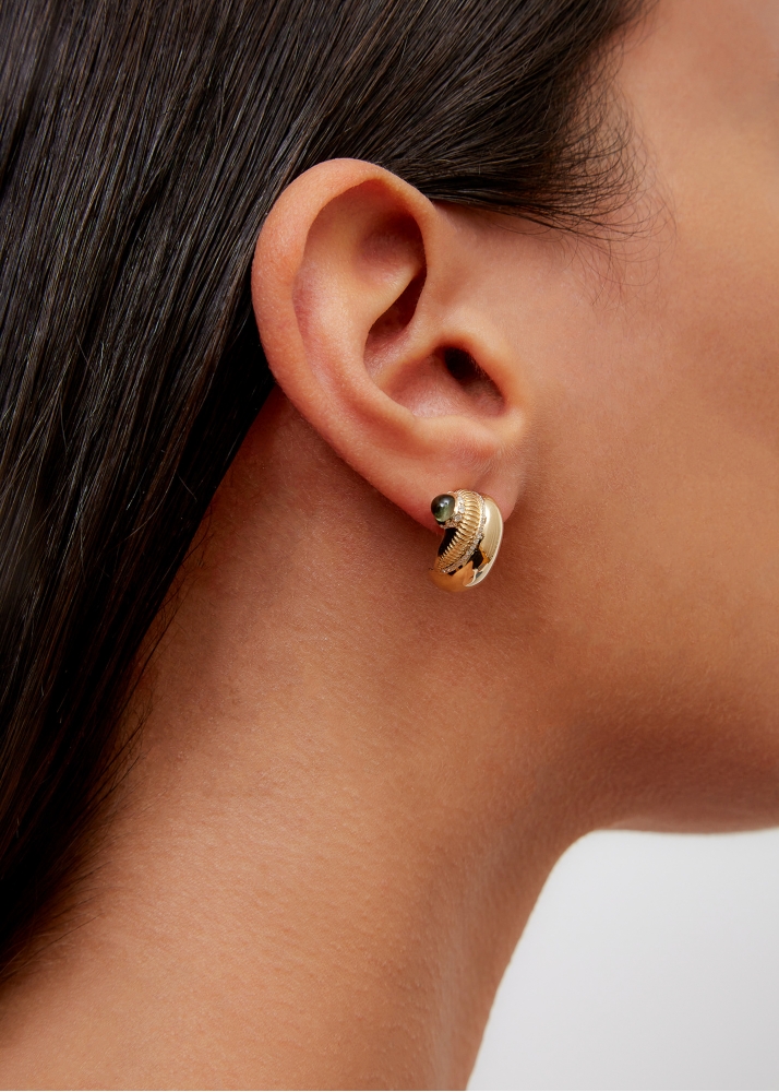 PAIRE DE BOUCLES D'OREILLE COQUILLAGE CABOCHON OR JAUNE