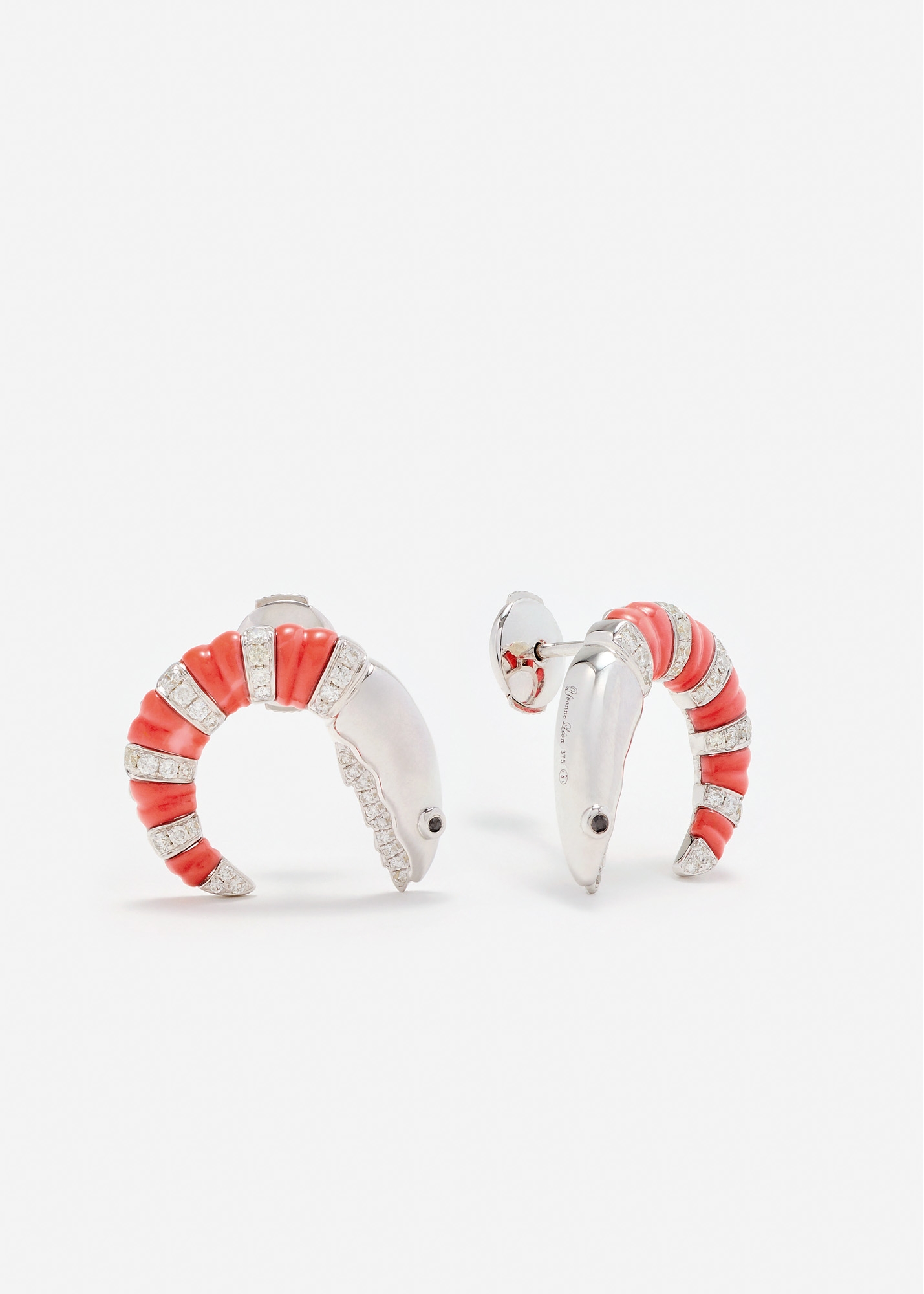 PAIRE DE BOUCLES D’OREILLE ÉCREVISSE CORAIL OR BLANC