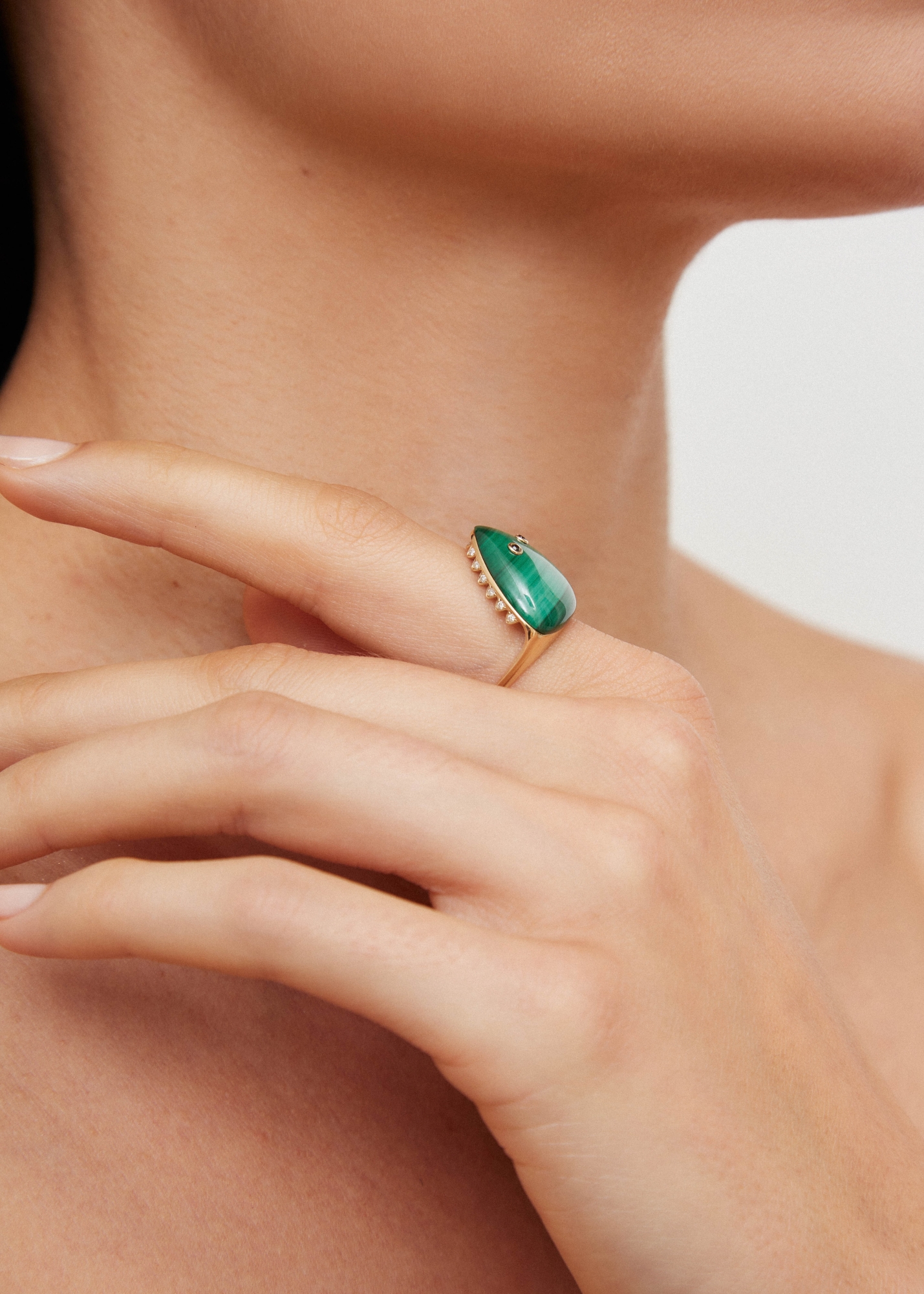 BAGUE REQUIN DENTÉE MALACHITE OR JAUNE