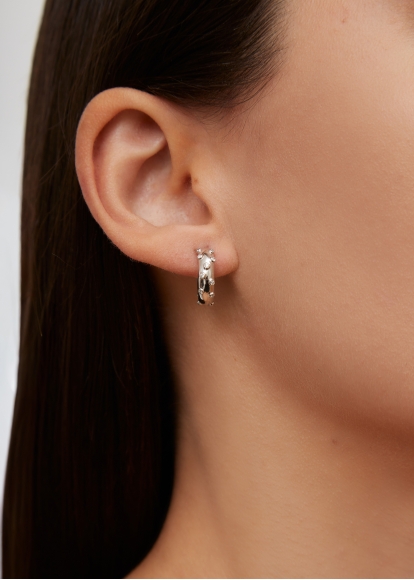 PAIRE DE CRÉOLES PLUMETIS OR BLANC