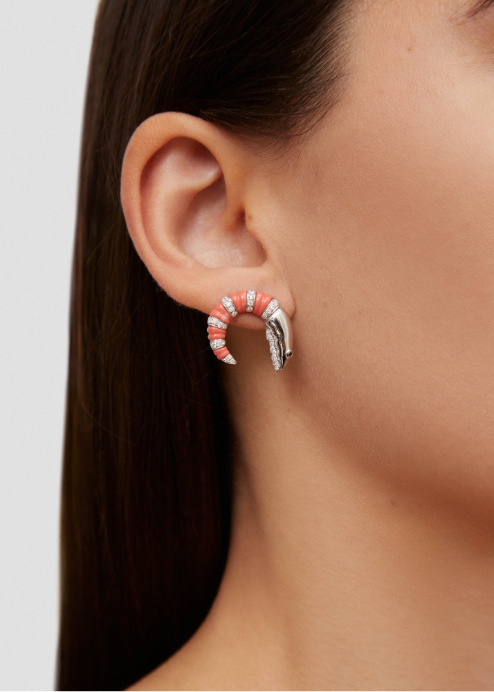 PAIRE DE BOUCLES D’OREILLE ÉCREVISSE CORAIL OR BLANC