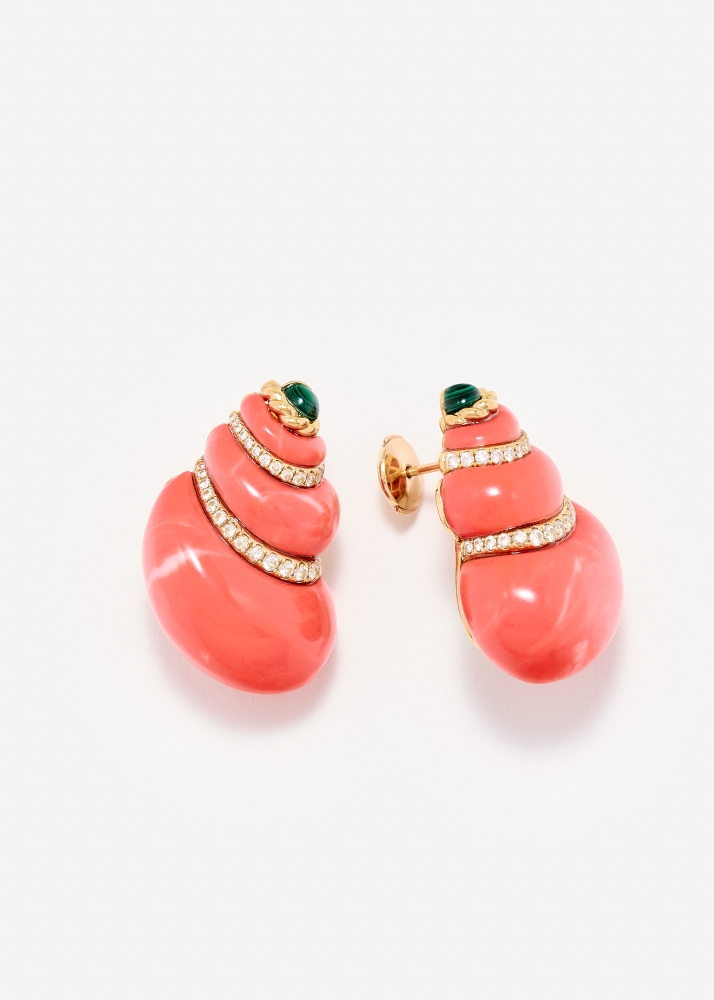 PAIRE DE BOUCLES D’OREILLE COQUILLAGE CORAIL OR JAUNE