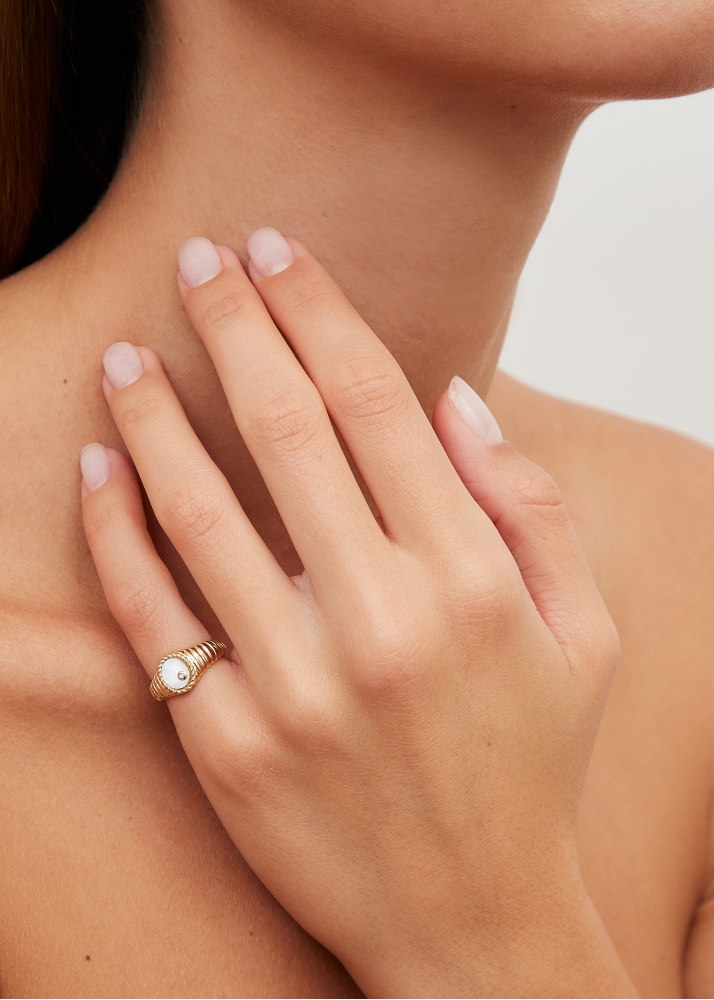 BABY CHEVALIÈRE OVALE BERLINGOT NACRE OR JAUNE