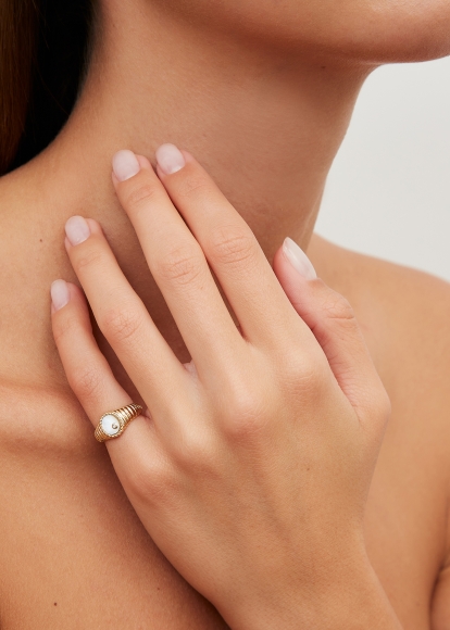 BABY CHEVALIÈRE OVALE BERLINGOT NACRE OR JAUNE