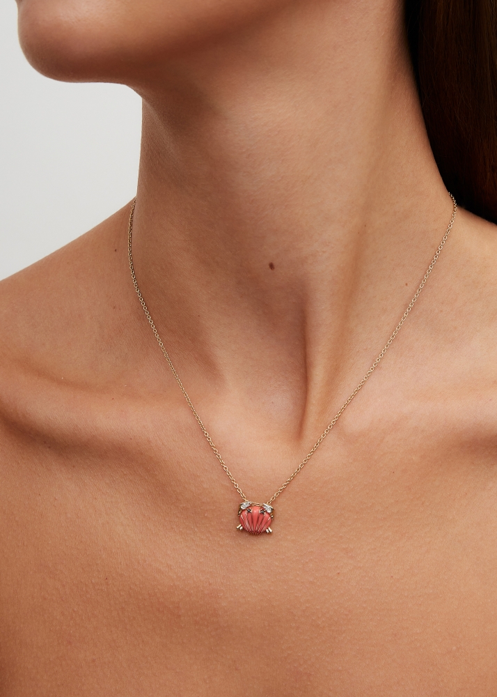 PENDENTIF MINI CRABE COQUILLAGE CORAIL OR JAUNE