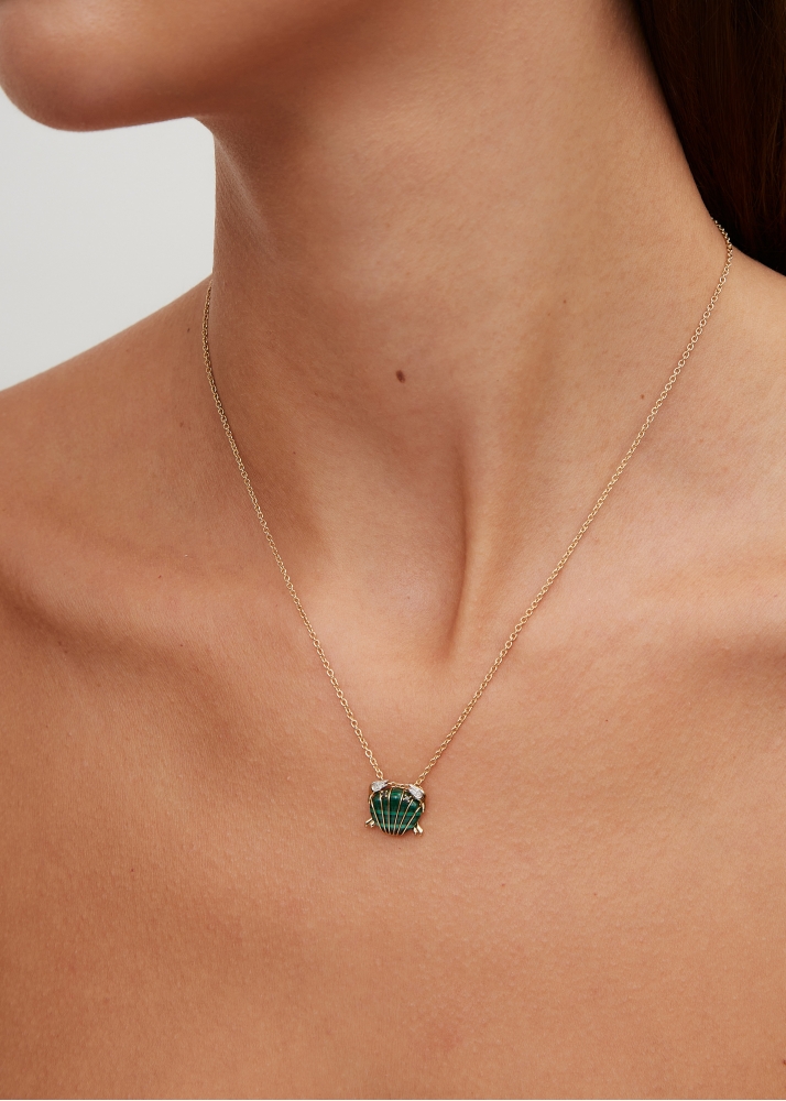 PENDENTIF MINI CRABE COQUILLAGE MALACHITE OR JAUNE