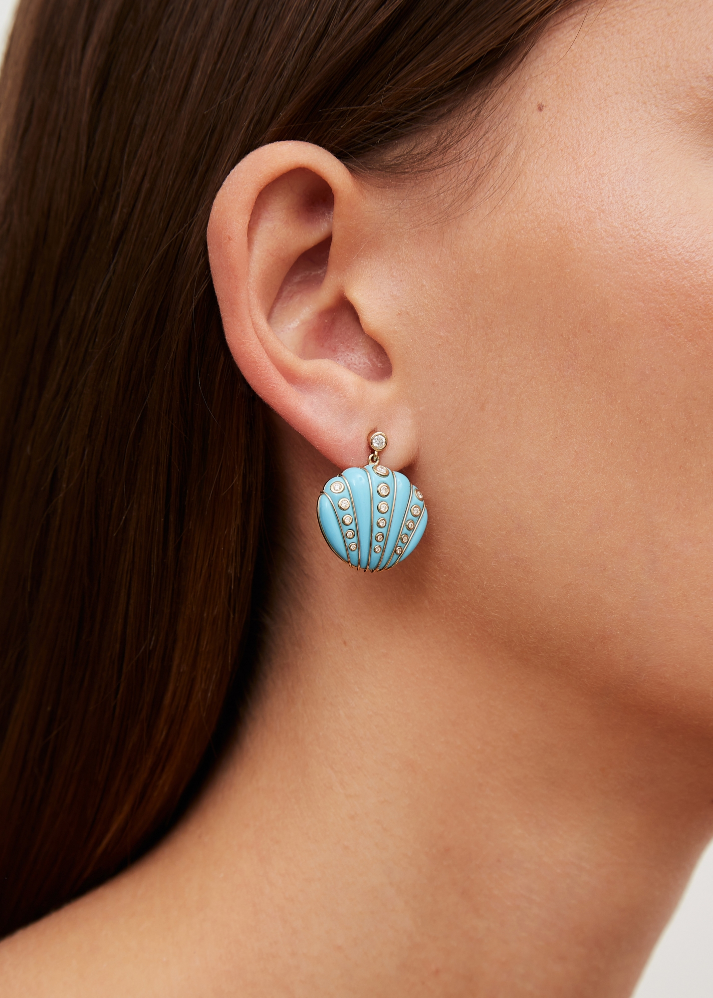 PAIRE DE BOUCLES D’OREILLE COQUILLAGE DIAMANTS TURQUOISE OR JAUNE