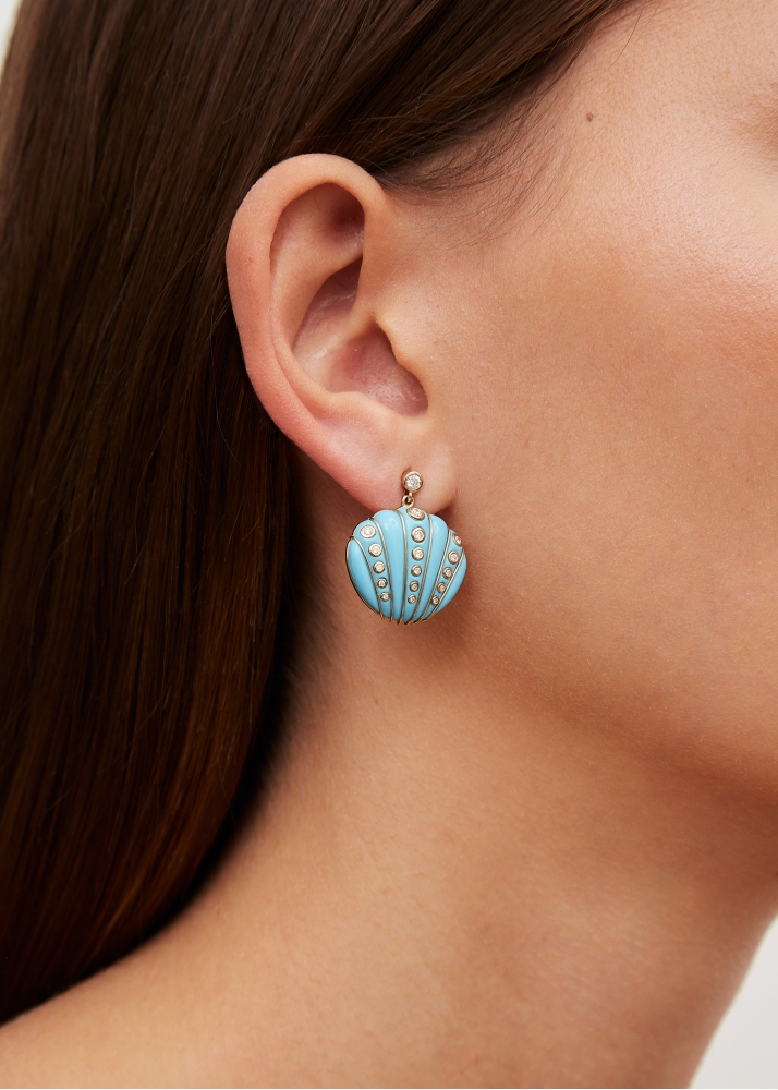 PAIRE DE BOUCLES D’OREILLE COQUILLAGE DIAMANTS TURQUOISE OR JAUNE