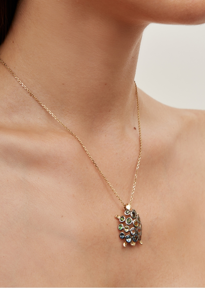 PENDENTIF TORTUE MULTI BLEU OR JAUNE