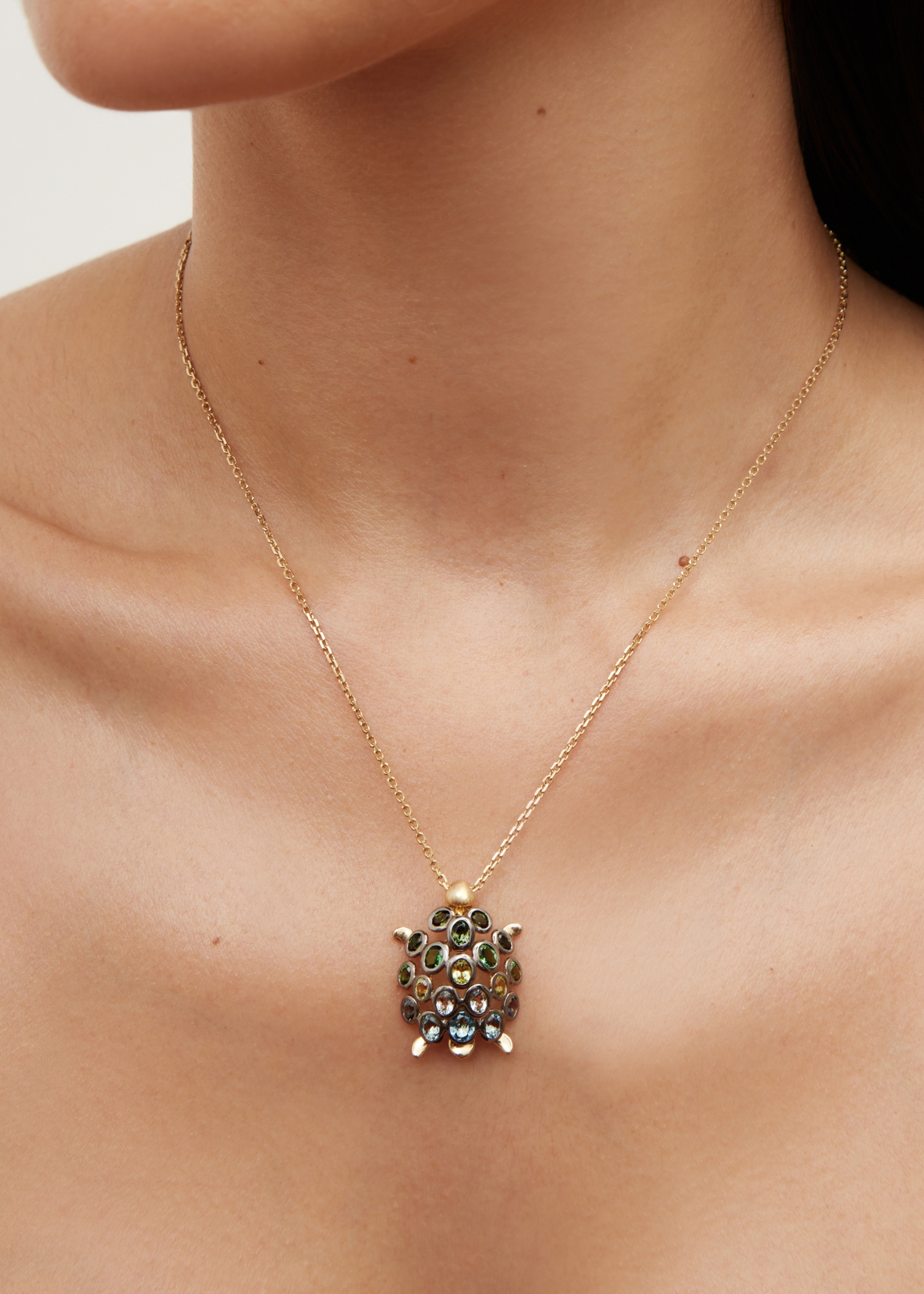 PENDENTIF TORTUE MULTI BLEU OR JAUNE