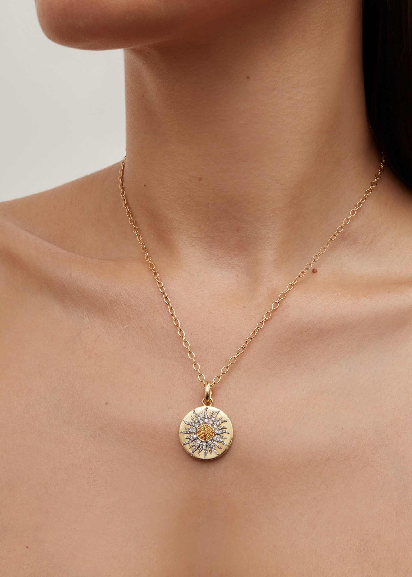 PENDENTIF MINI ROI SOLEIL OR JAUNE