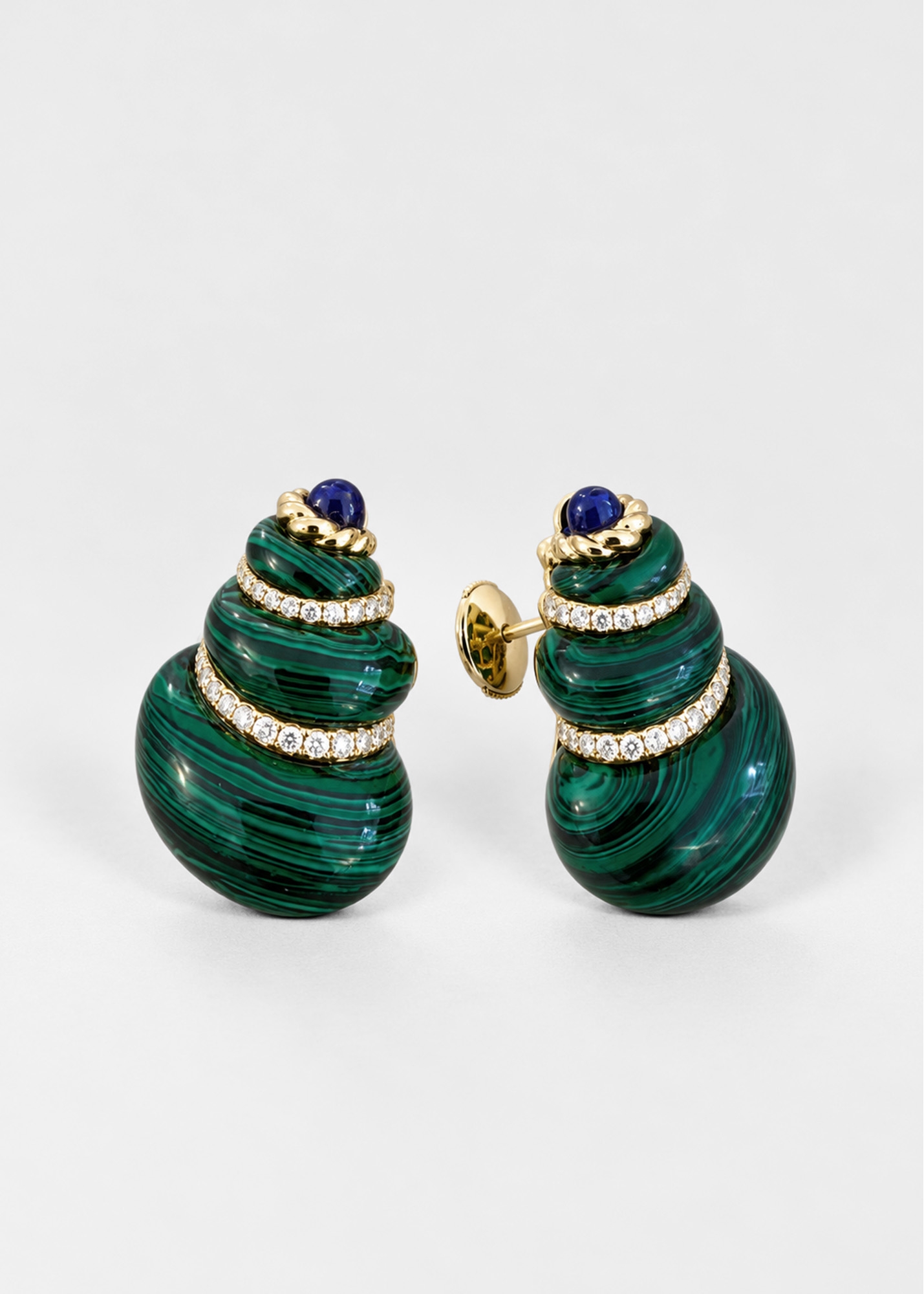 PAIRE DE BOUCLES D’OREILLE COQUILLAGE MALACHITE OR JAUNE
