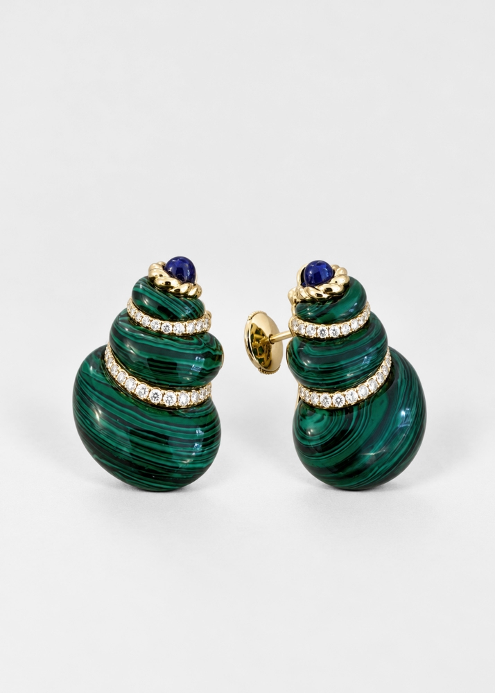 PAIRE DE BOUCLES D’OREILLE COQUILLAGE MALACHITE OR JAUNE