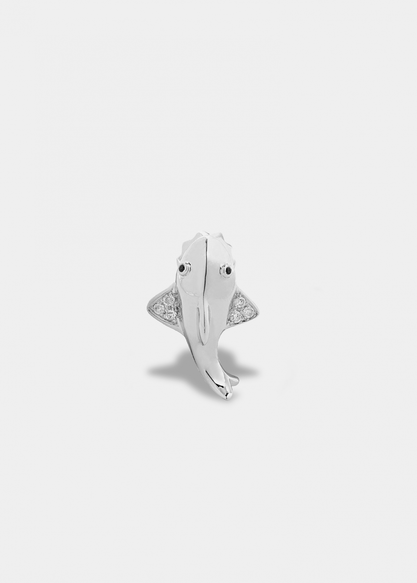 MINI BOUCLE D'OREILLE REQUIN OR BLANC