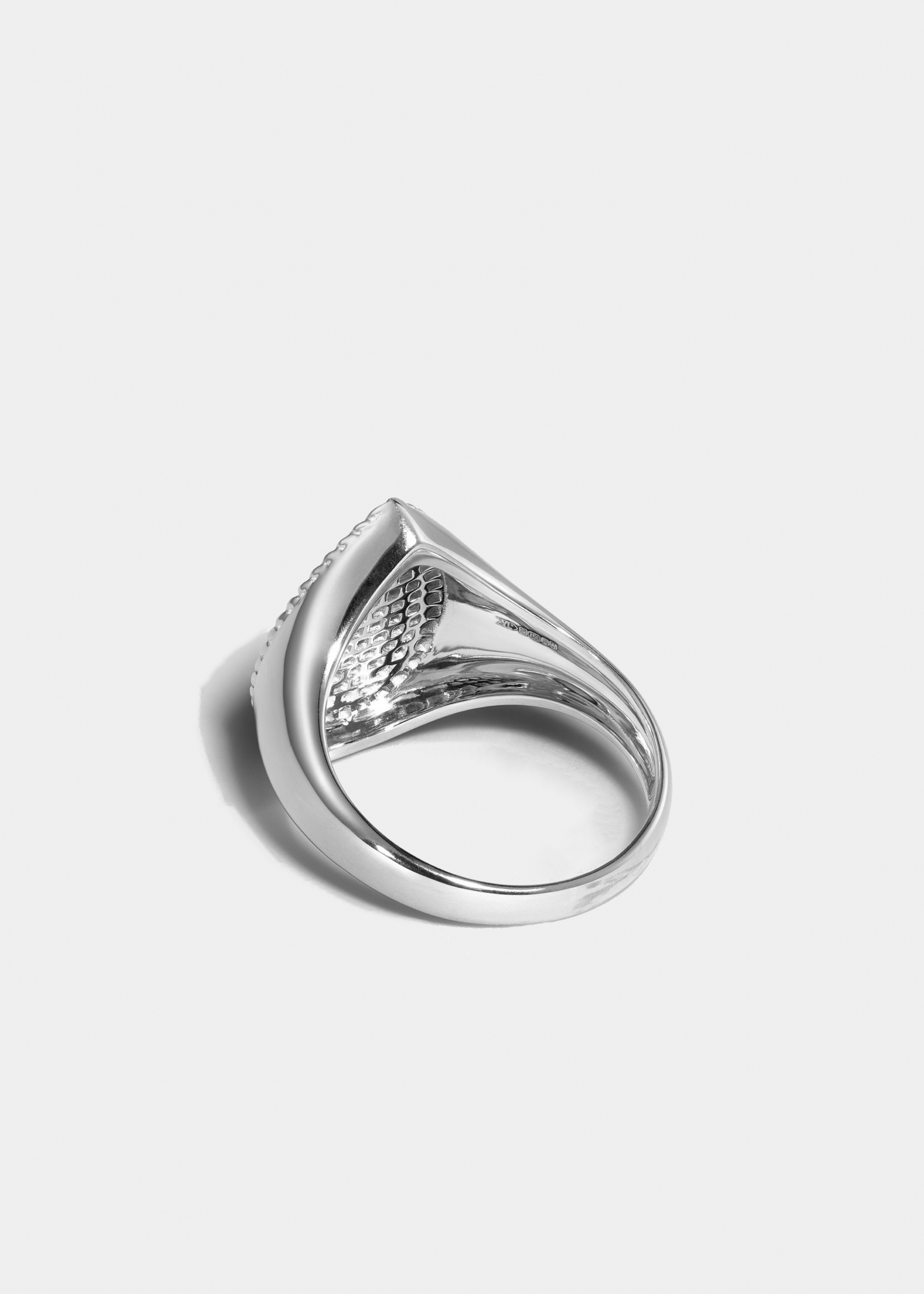 CHEVALIÈRE POIRE DIAMANTS OR BLANC