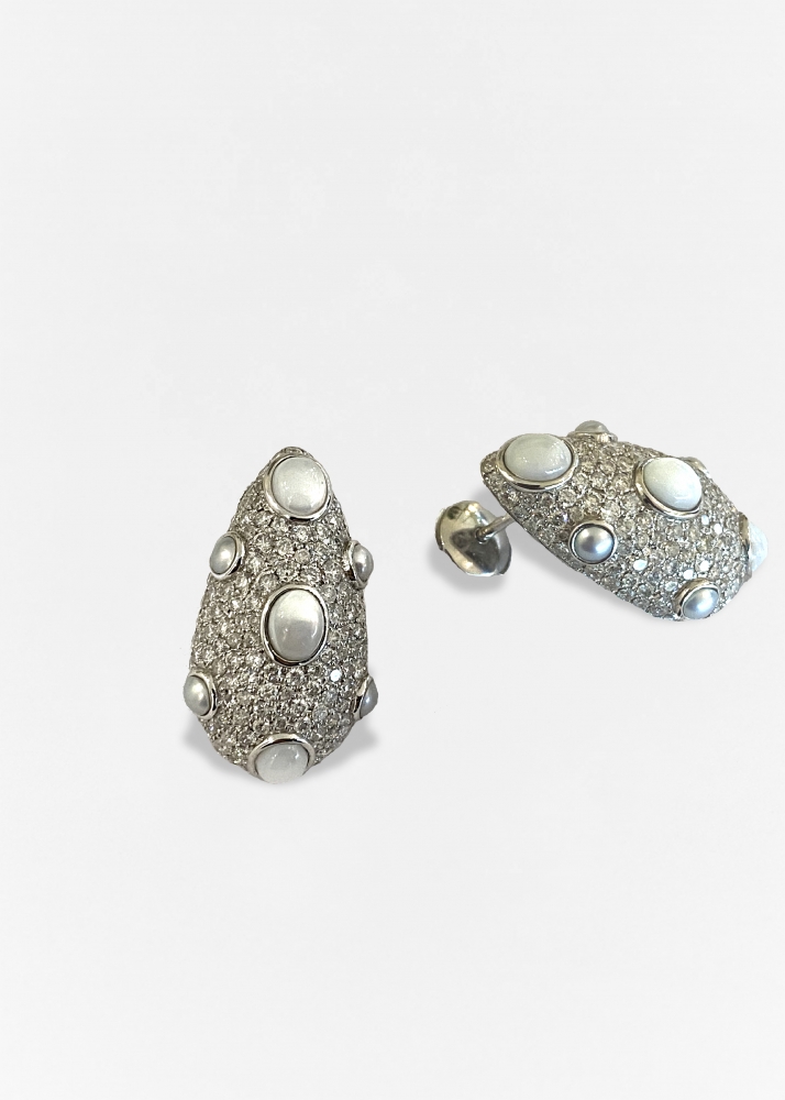 PAIRE DE BOUCLES D'OREILLE DINO DIAMANTS PERLES OR BLANC