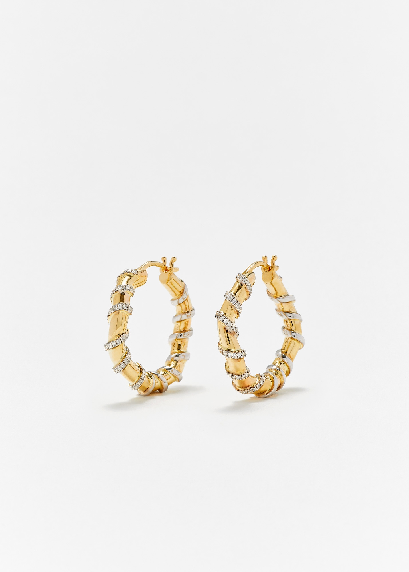 PAIRE DE CRÉOLES TWISTÉES GOLD DIAMANTS OR JAUNE