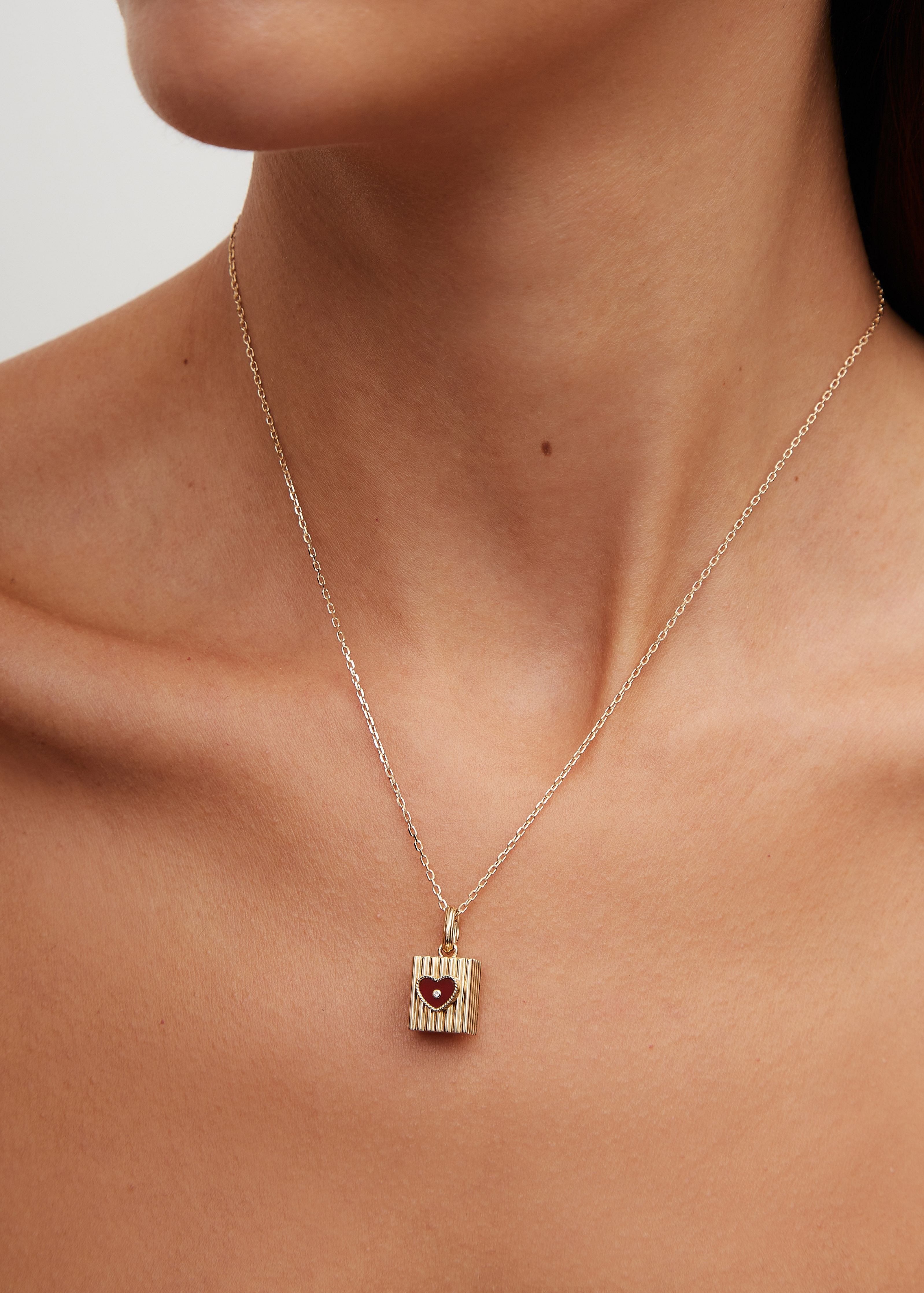 260312_YVONNE-LEON_ESHOP_PENDENTIFCUBOBERLINGOTCOEUR_0978_1 copie.jpg